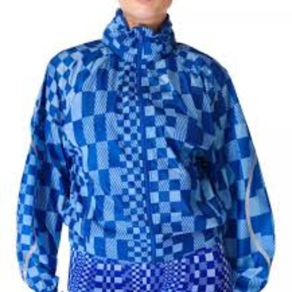Sweaty Betty Pack Away Lightweight Jacket in Blue Graphic Print - Picture 2 of 7